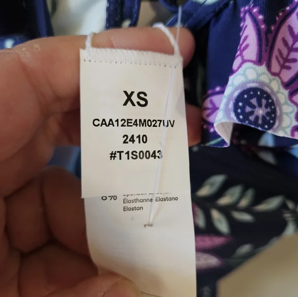 Cupshe One Piece 5 Items $10 - Picture 9 of 12